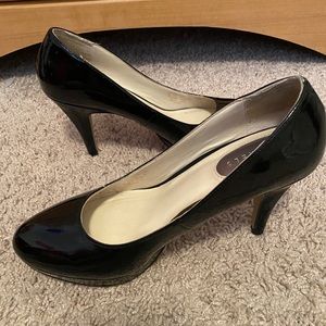 Black patent leather pumps